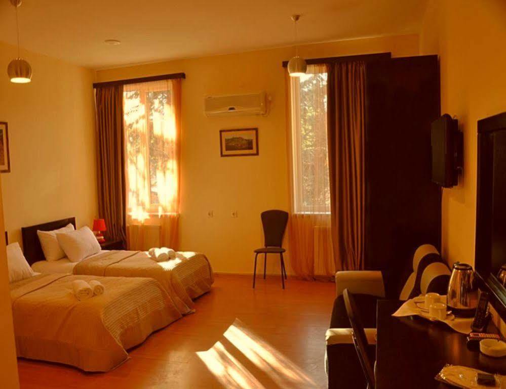 Gold Star Hotel Tiflis Exterior foto